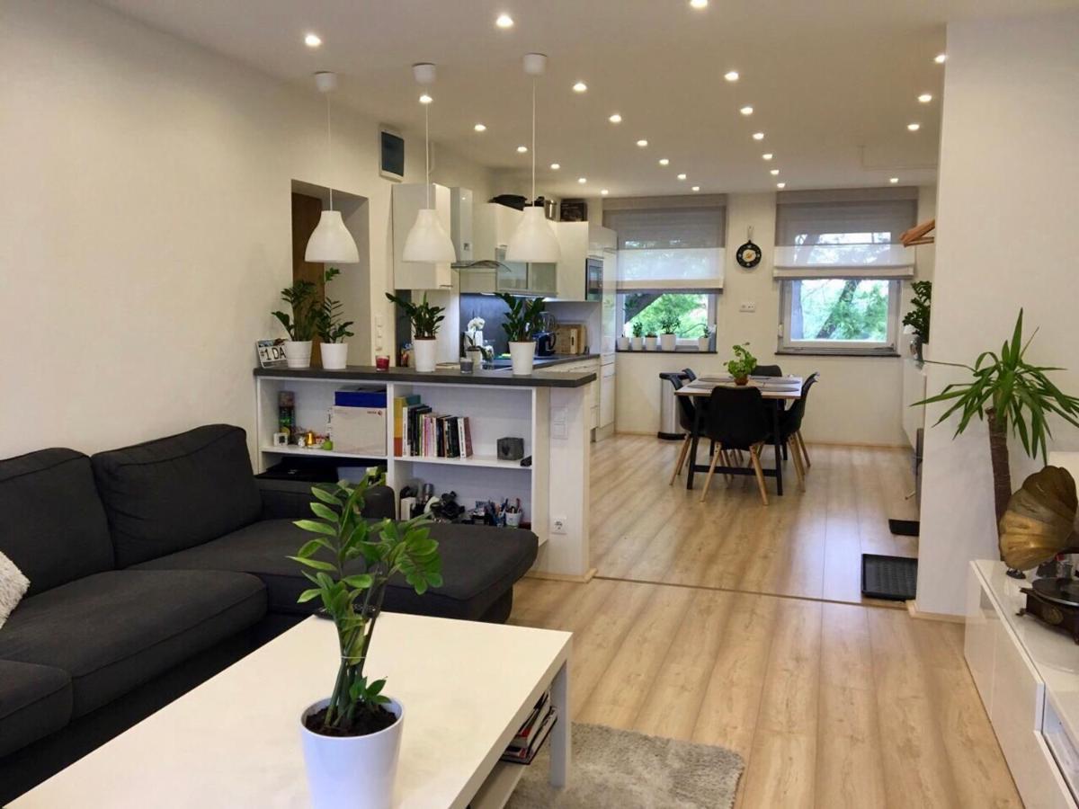 Szentalom Apartman Debreţin Exterior foto